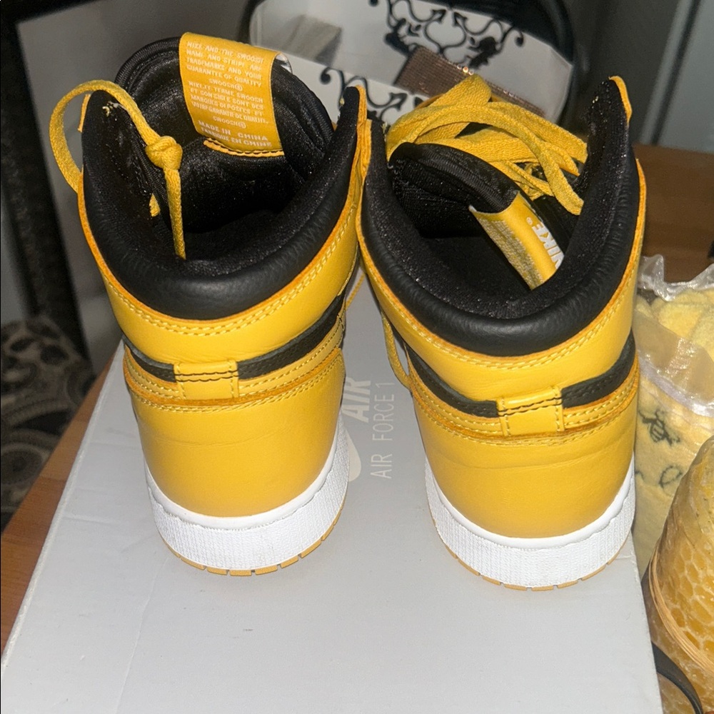 Jordan High OG Pollen Black Yellow Sneakers - Picture 9 of 9